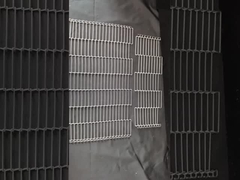 তাপ প্রতিরোধের নমনীয় রড 304 স্টেইনলেস স্টীল সিঁড়ি জাল কনভেয়র বেল্ট পিজা চুলা জন্য