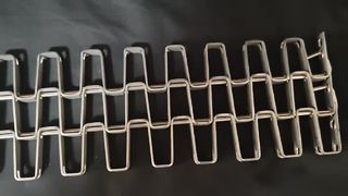 কাস্টম তাপ প্রতিরোধী ক্রমাগত খাদ্য ss304 মেটাল 316 স্টেইনলেস স্টীল ঘোড়ার শু মহান প্রাচীর জাল ফ্ল্যাট