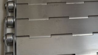 বিস্কুট ওভেন বেকারি আনালির জন্য মেটাল স্টেইনলেস স্টিল স্ল্যাট চেইন লিঙ্ক মেটাল প্লেট চিপ কনভেয়ার বেল্ট